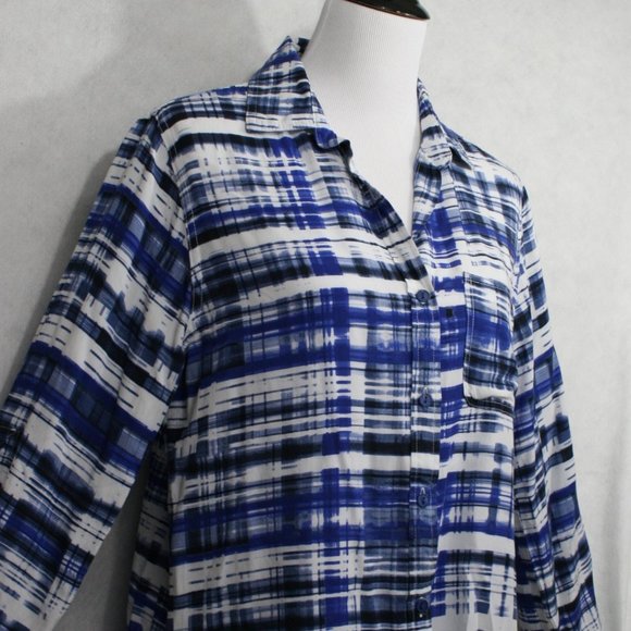 Velvet Heart Tops - Velvet Heart Blue/White/Black Geometric Rayon Front Button Blouse SZ M EUC